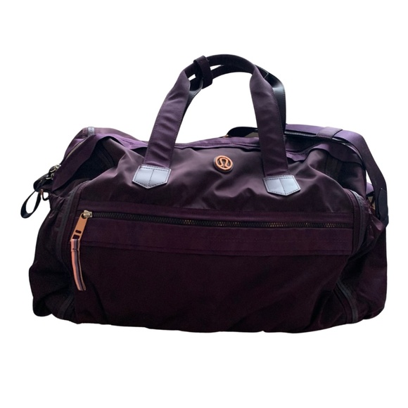 lululemon athletica Handbags - Lululemon Weekend Warrior Duffel - Deep Zinfandel (Rare)